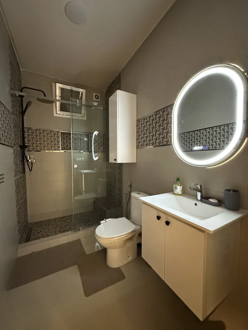 Salle de bain avec douche italienne