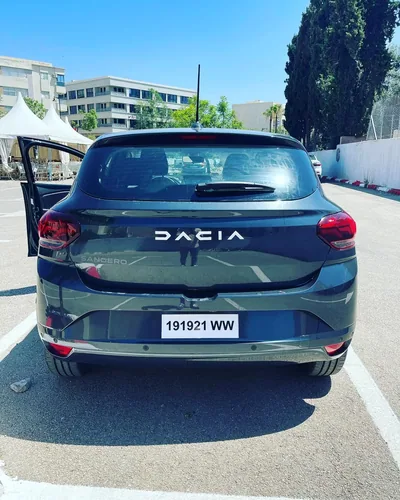 Dacia Sandero negra