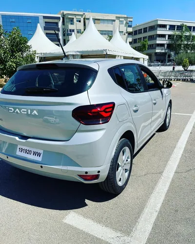 Dacia Sandero grise