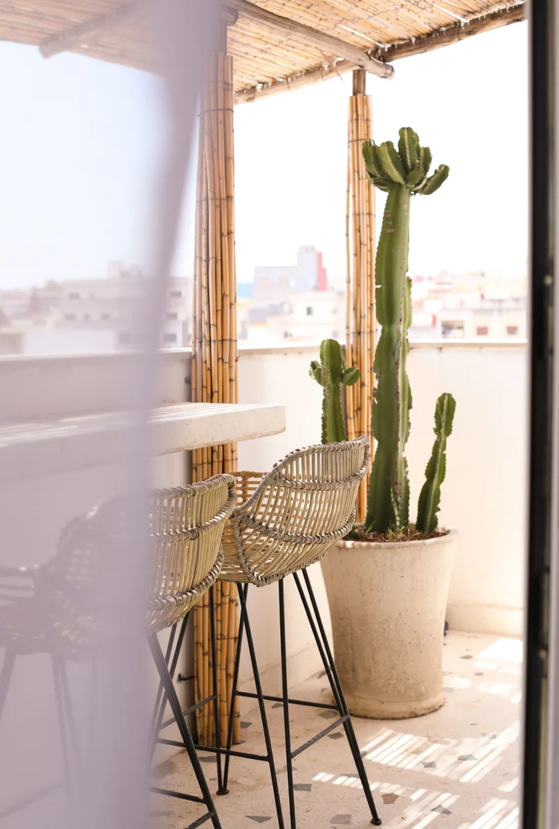 Terrasse étroite repensée comme un coin cozy familial